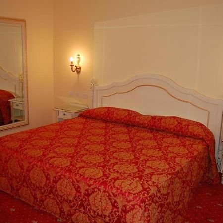 Hotel Motel Gold Calcinate ภายนอก รูปภาพ