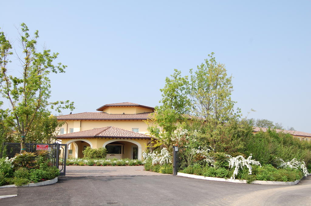 Hotel Motel Gold Calcinate ภายนอก รูปภาพ