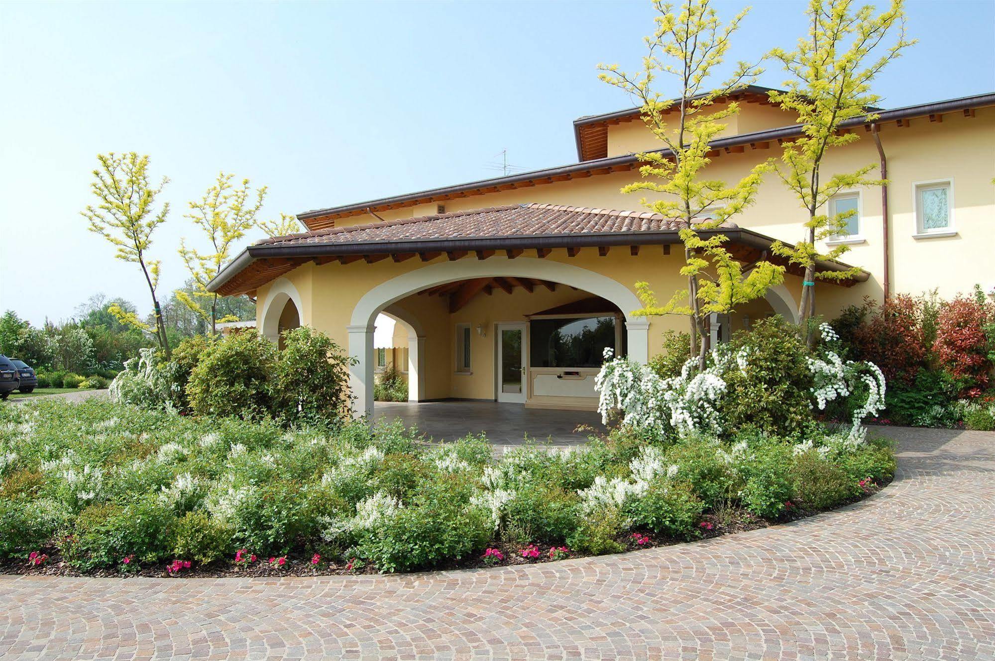 Hotel Motel Gold Calcinate ภายนอก รูปภาพ