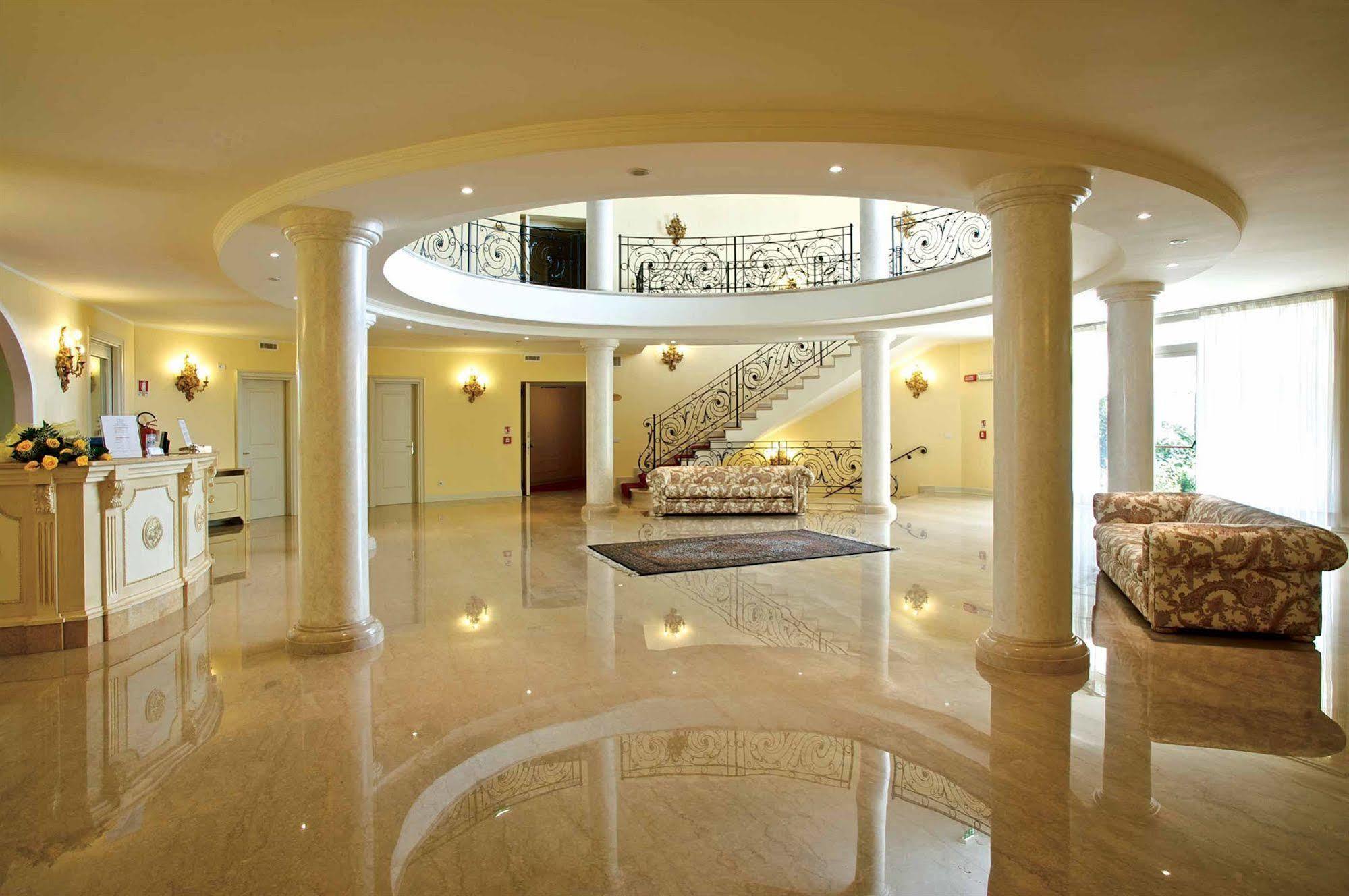 Hotel Motel Gold Calcinate ภายนอก รูปภาพ