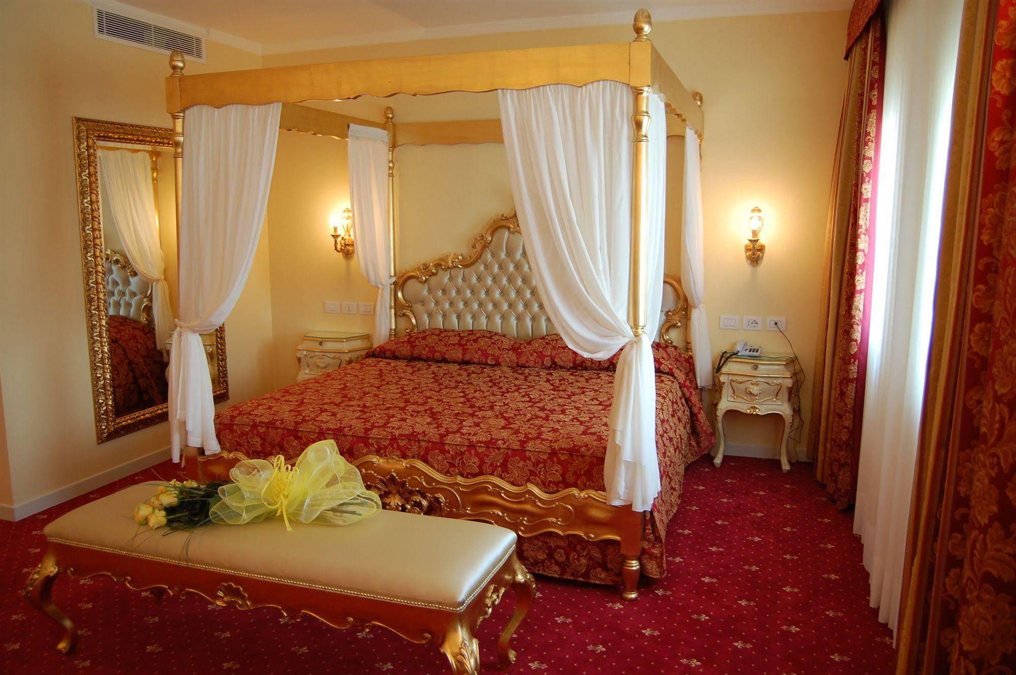 Hotel Motel Gold Calcinate ภายนอก รูปภาพ