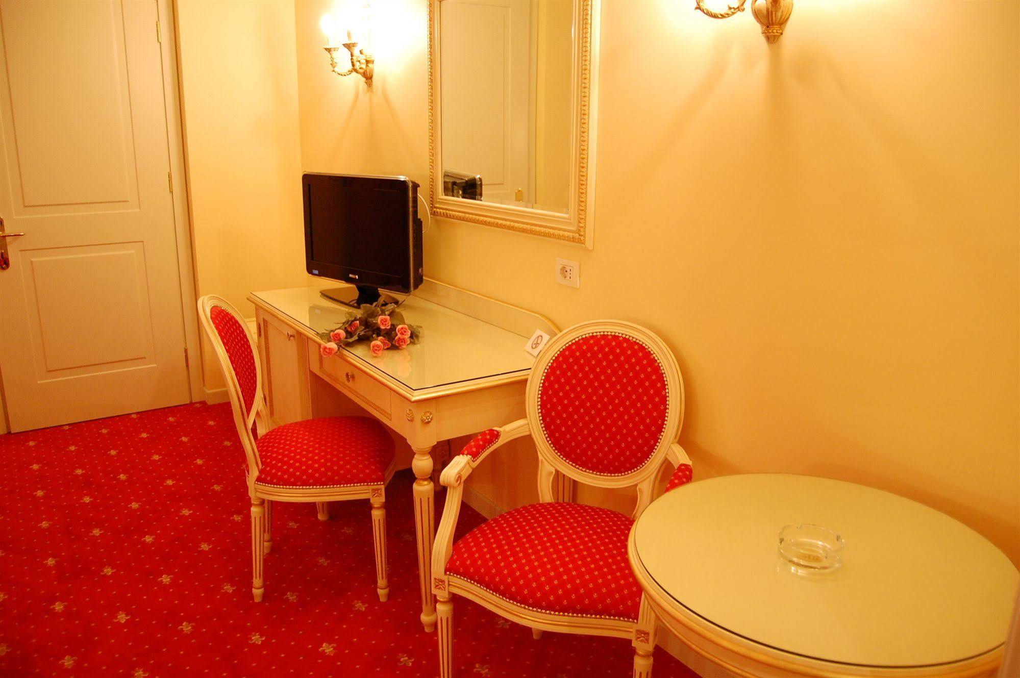 Hotel Motel Gold Calcinate ภายนอก รูปภาพ