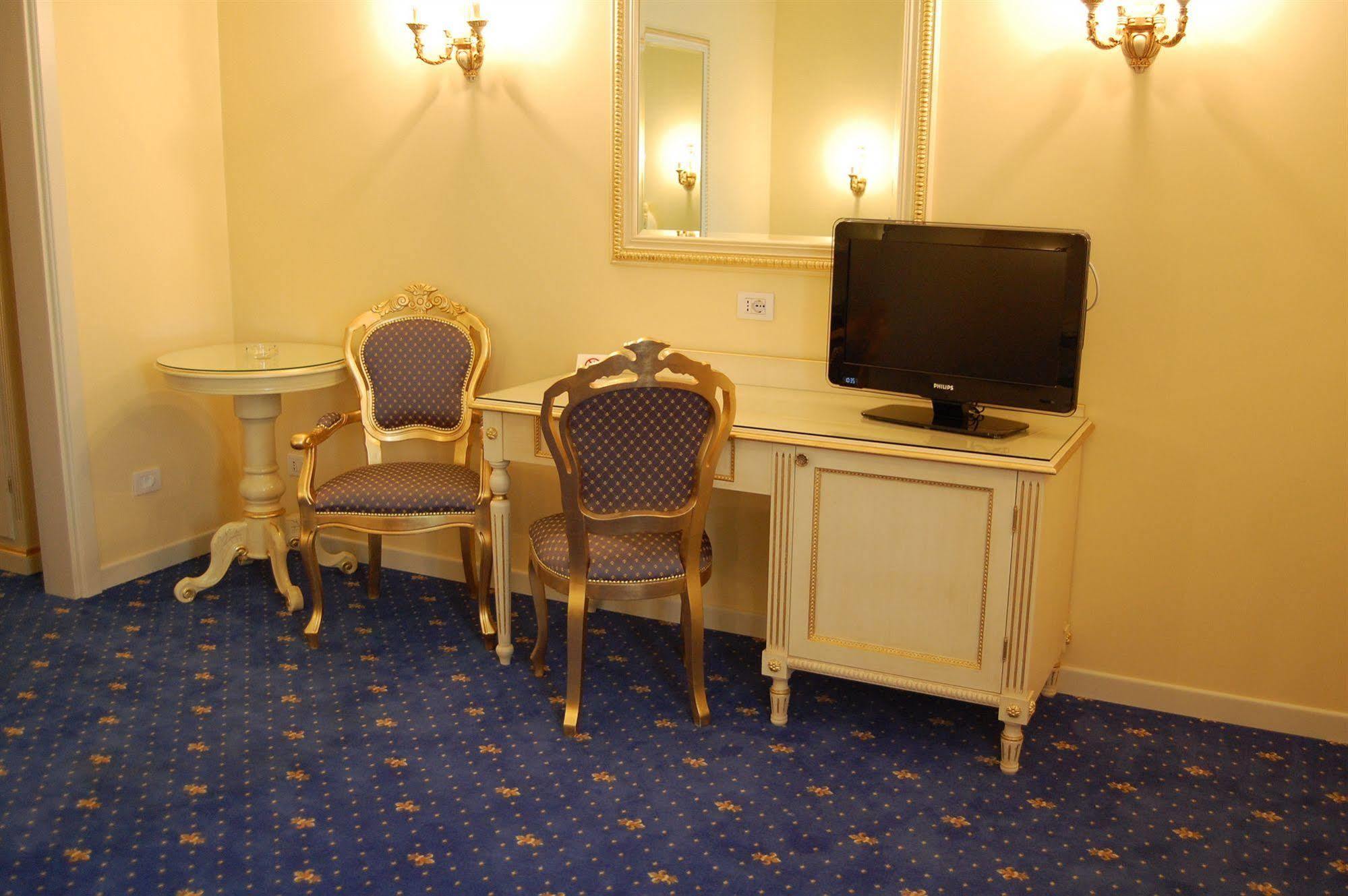 Hotel Motel Gold Calcinate ภายนอก รูปภาพ