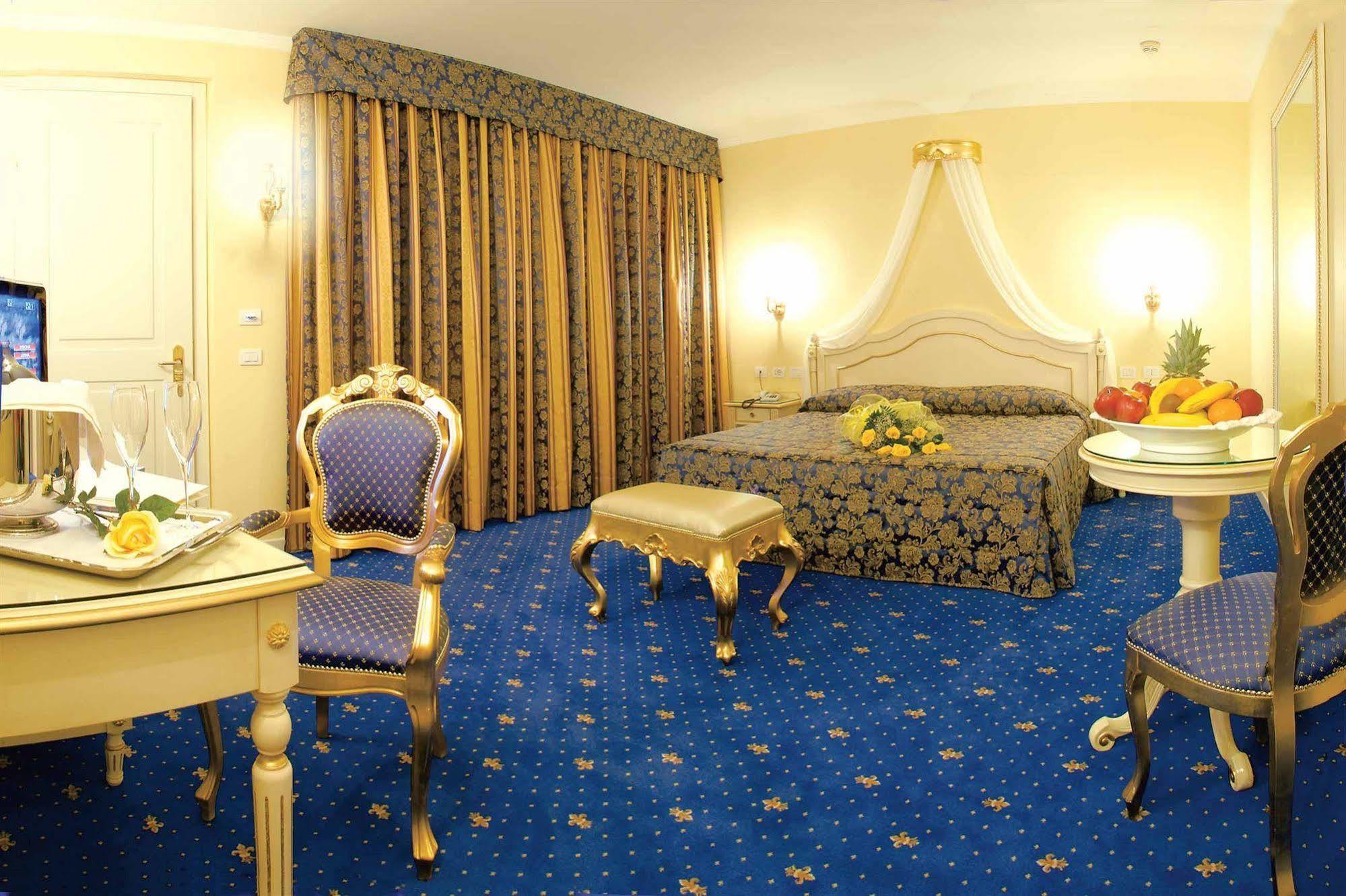 Hotel Motel Gold Calcinate ภายนอก รูปภาพ