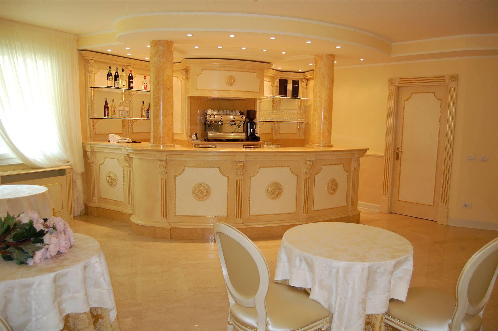 Hotel Motel Gold Calcinate ภายนอก รูปภาพ