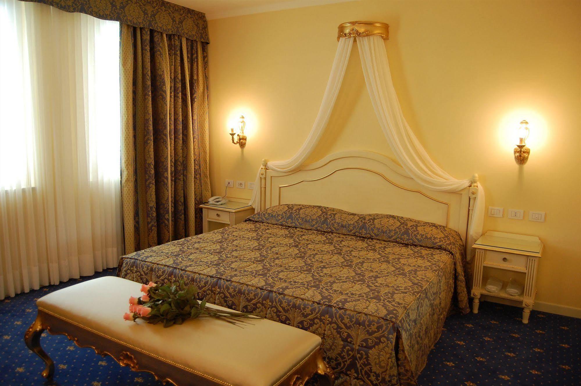 Hotel Motel Gold Calcinate ภายนอก รูปภาพ