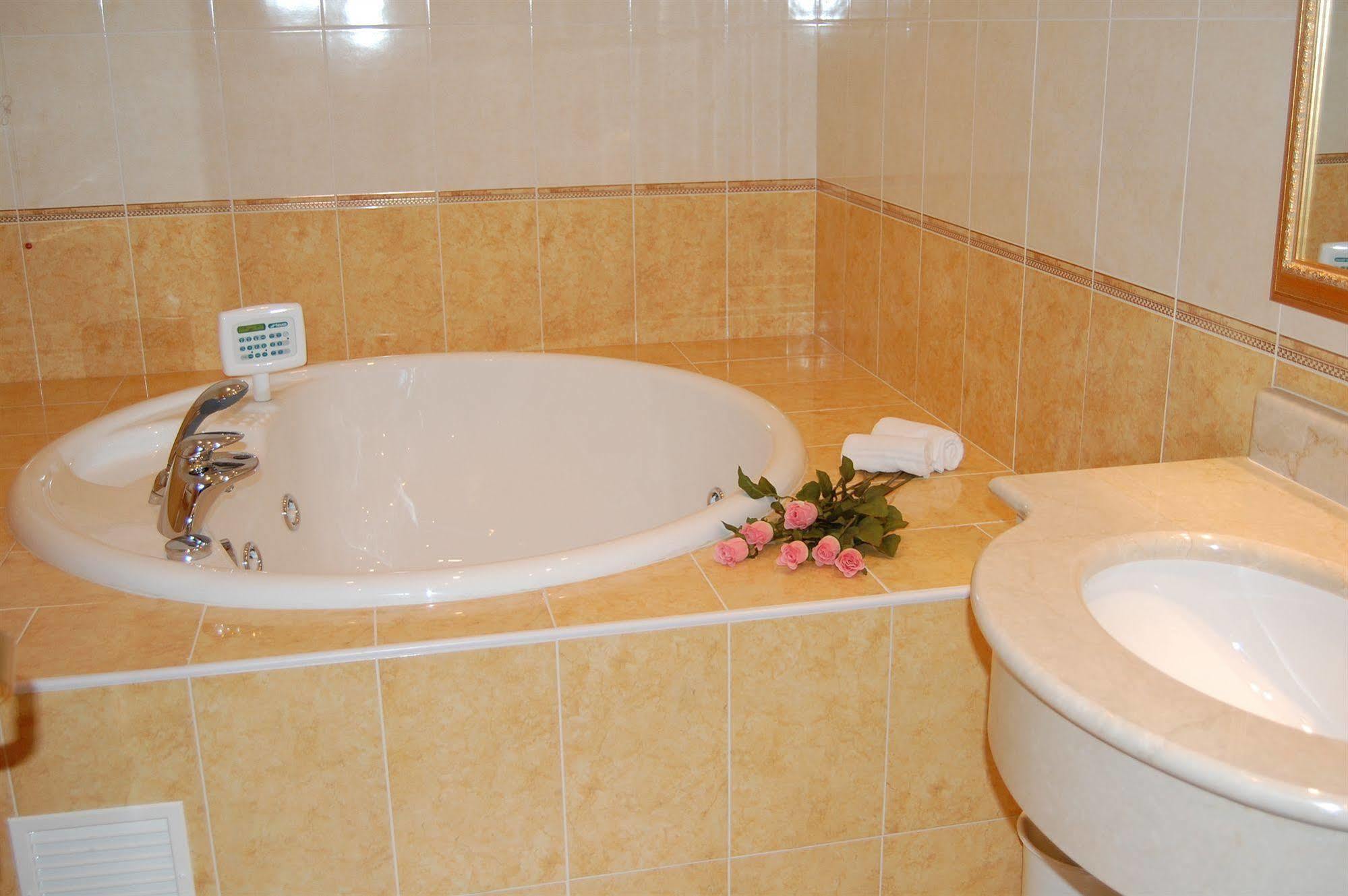 Hotel Motel Gold Calcinate ภายนอก รูปภาพ