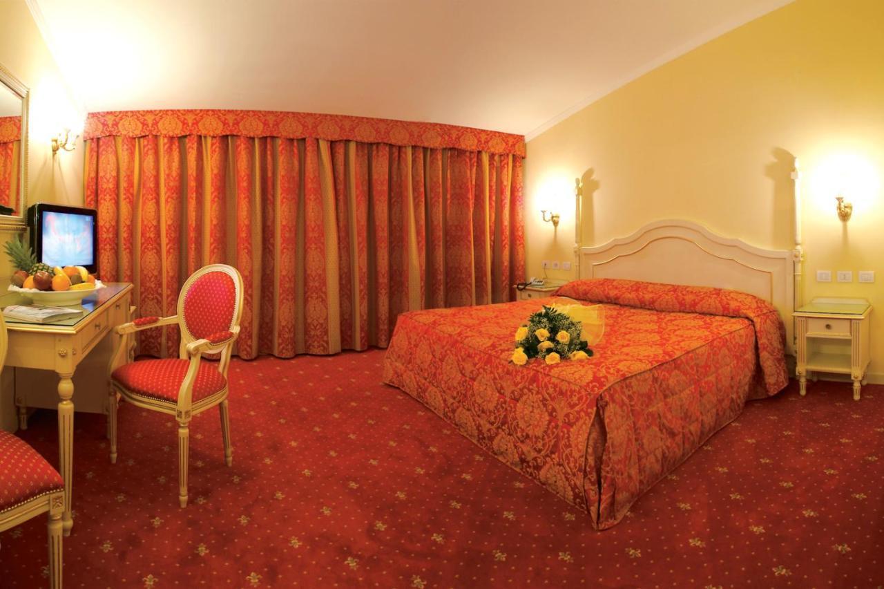 Hotel Motel Gold Calcinate ภายนอก รูปภาพ